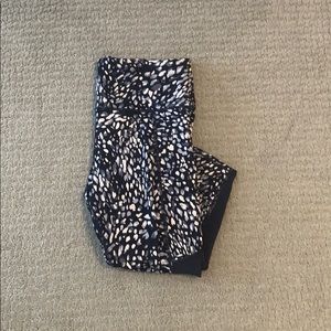 ATHLETA crop printed leggings